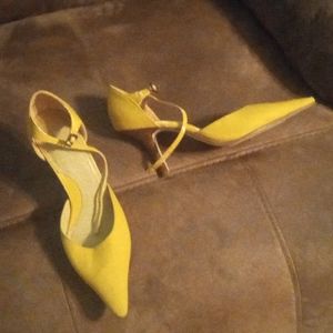 Daisy Fuentes two inch heels